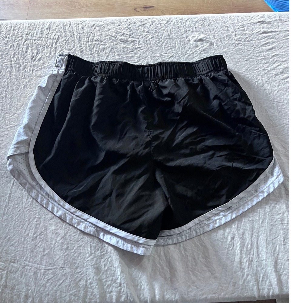 Unbranded Womens Black and White Running Shorts Athletic Gym Workout Size Medium - Picture 3 of 3